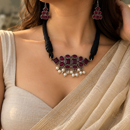Short choker necklace